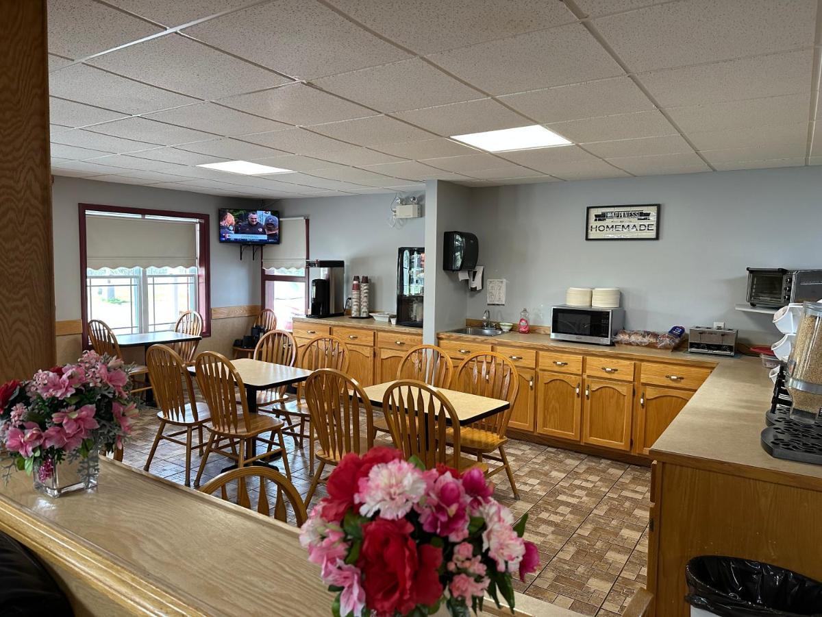 Travellers Inn Fredericton Nb Waasis Εξωτερικό φωτογραφία