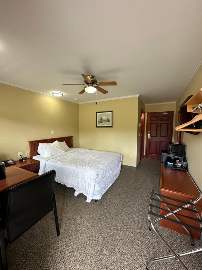 Travellers Inn Fredericton Nb Waasis Εξωτερικό φωτογραφία