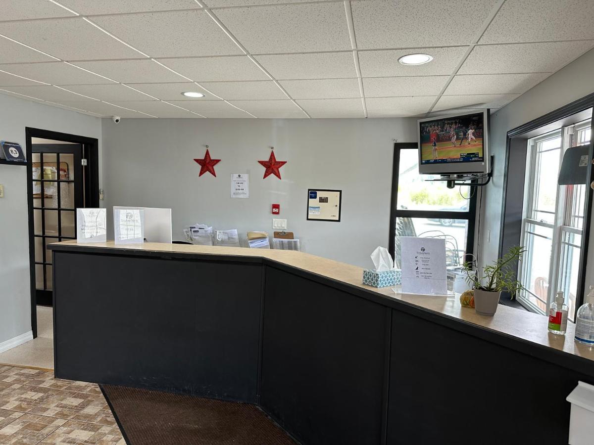Travellers Inn Fredericton Nb Waasis Εξωτερικό φωτογραφία