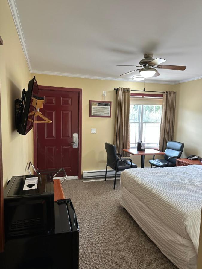Travellers Inn Fredericton Nb Waasis Εξωτερικό φωτογραφία