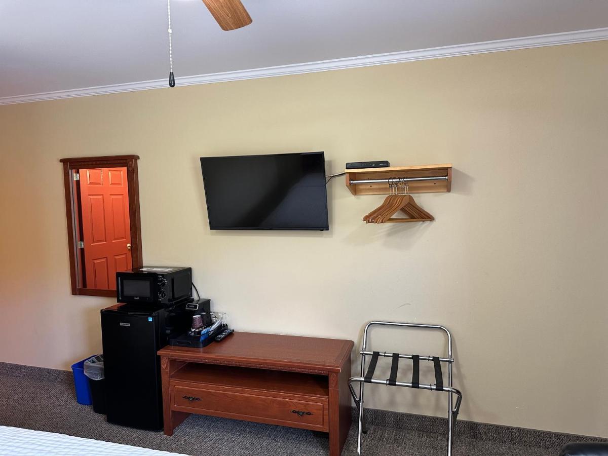 Travellers Inn Fredericton Nb Waasis Εξωτερικό φωτογραφία