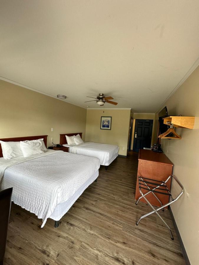 Travellers Inn Fredericton Nb Waasis Εξωτερικό φωτογραφία